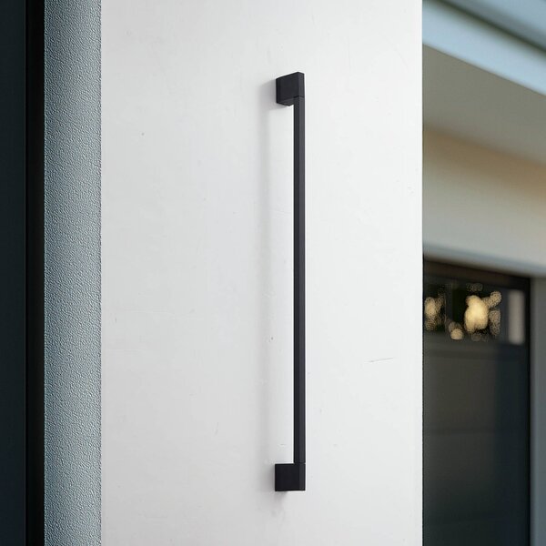 Lindby LED nástěnné světlo Neano, 120 cm, černá, kov, IP54, Černá, Hliník, Moderní