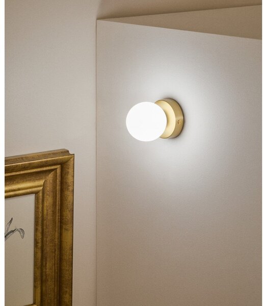 Bílé/ve zlaté barvě kovové nástěnné svítidlo ø 8 cm Brisia – Kave Home