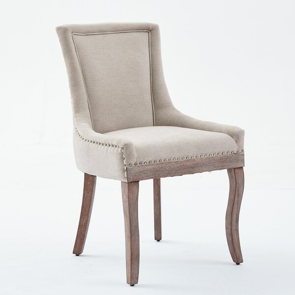 Sada dvou jídelních židlí A&A Furniture, potažené zpevněnou látkou, s neutrálními dřevěnými nohami, bronzovými hřebíčky, barva béžová