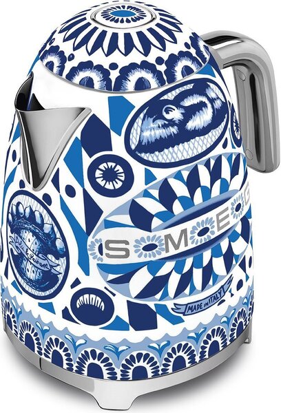 Smeg KLF03DGBEU. Rychlovarná konvice D&G Blu Mediterraneo
