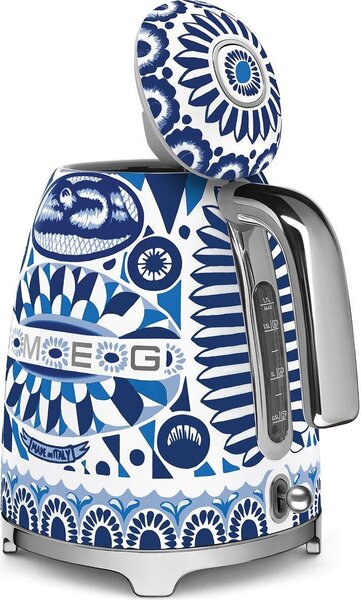 Smeg KLF03DGBEU. Rychlovarná konvice D&G Blu Mediterraneo