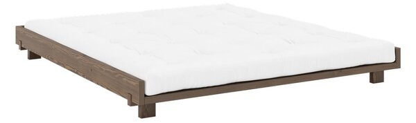 Hnědá dvoulůžková postel z borovicového dřeva s roštem 180x200 cm Social – Karup Design
