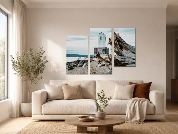 Pobřežní maják a naplavené dřevo – Třídílný obraz C, 90 × 60 cm