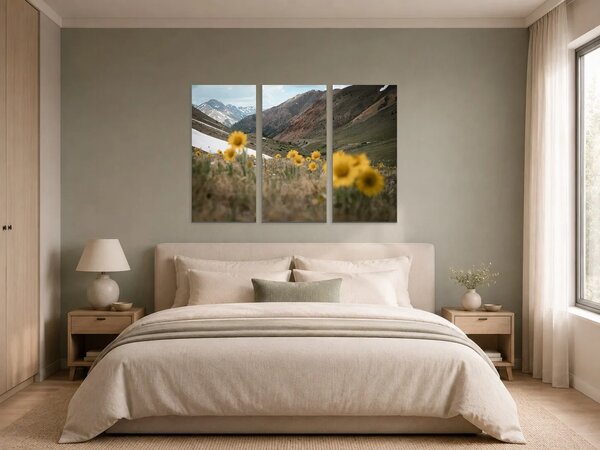 Horské údolí se žlutými květy – Třídílný obraz A, 90 × 60 cm