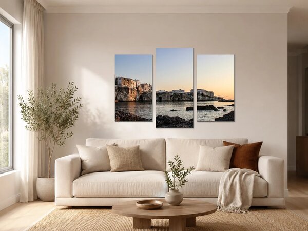 Pobřežní město na útesech při západu slunce – Třídílný obraz B, 90 × 60 cm
