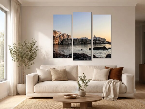 Pobřežní město na útesech při západu slunce – Třídílný obraz B, 120 × 100 cm