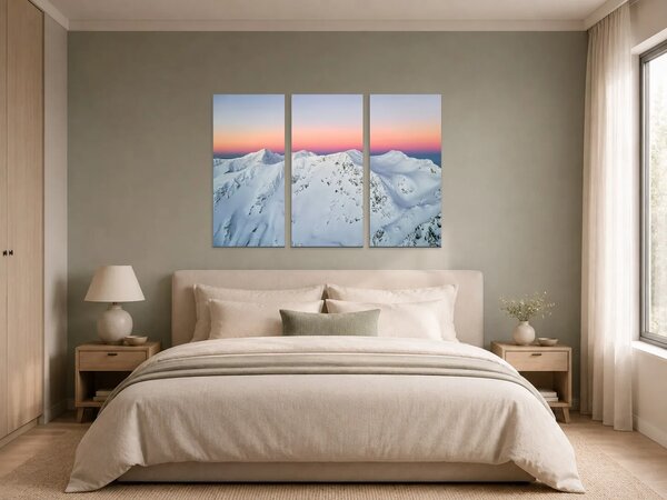 Zasněžené horské hřebeny při západu slunce – Třídílný obraz A, 90 × 60 cm