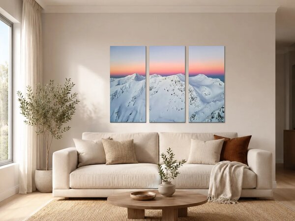 Zasněžené horské hřebeny při západu slunce – Třídílný obraz A, 90 × 60 cm