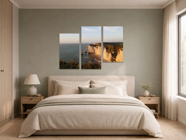 Útesy Étretat v teplém večerním světle – Třídílný obraz C, 90 × 60 cm
