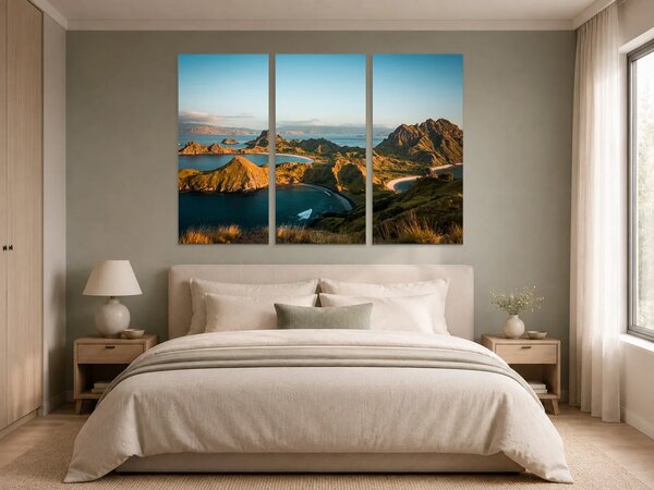 Zlaté světlo nad horskými zátokami – Třídílný obraz A, 150 × 100 cm
