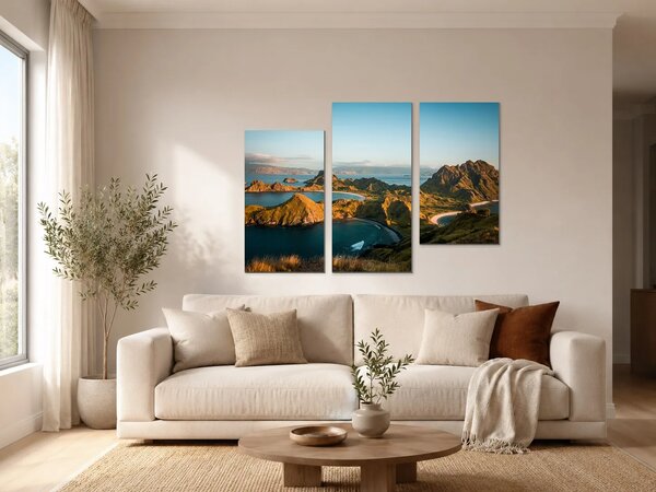 Zlaté světlo nad horskými zátokami – Třídílný obraz C, 90 × 60 cm