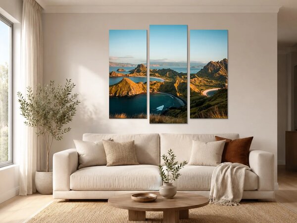 Zlaté světlo nad horskými zátokami – Třídílný obraz B, 120 × 100 cm