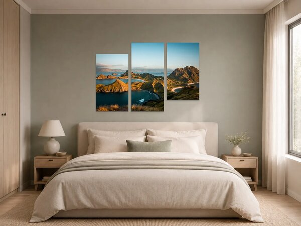 Zlaté světlo nad horskými zátokami – Třídílný obraz C, 90 × 60 cm