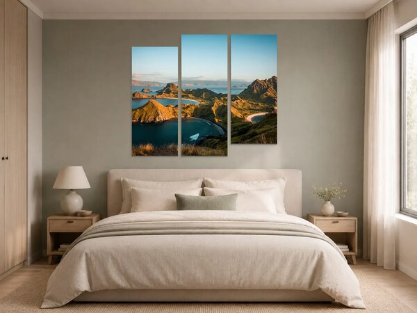 Zlaté světlo nad horskými zátokami – Třídílný obraz C, 120 × 100 cm