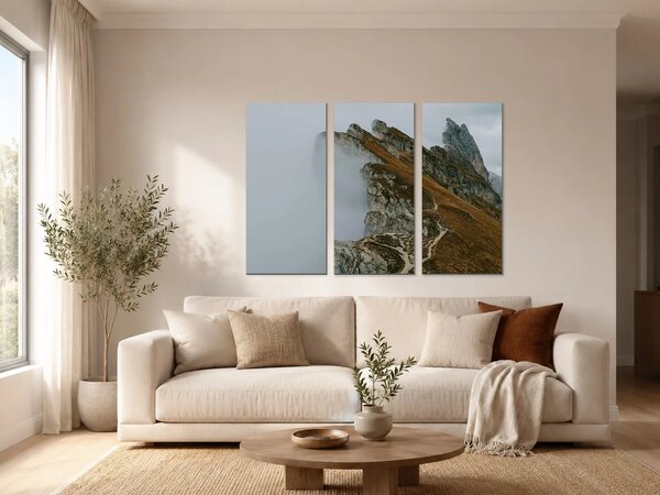 Osamělý turista v mlžných horách – Třídílný obraz A, 90 × 60 cm