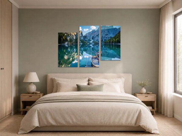 Horské jezero s loďkami – Třídílný obraz C, 90 × 60 cm