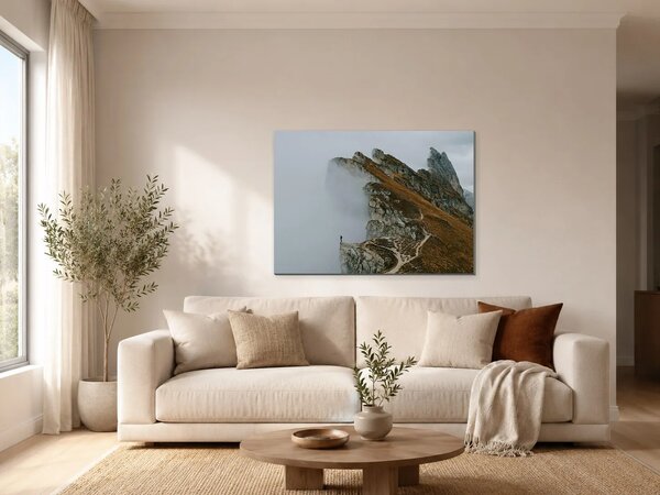 Osamělý turista v mlžných horách – Jednodílný obraz, 70 × 50 cm