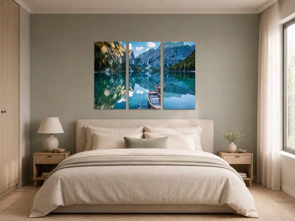 Horské jezero s loďkami – Třídílný obraz A, 90 × 60 cm