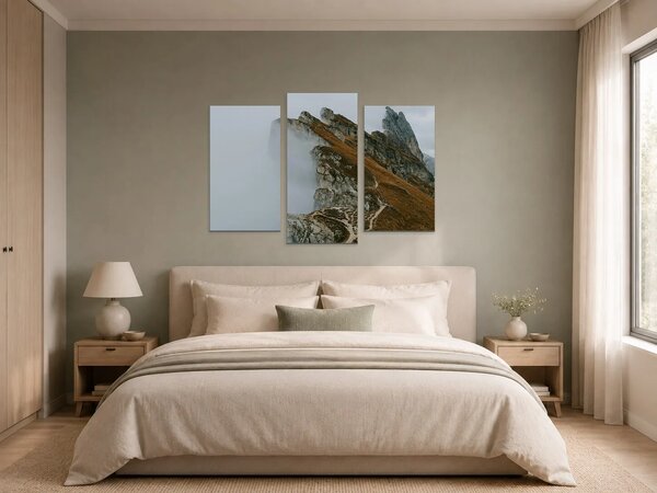 Osamělý turista v mlžných horách – Třídílný obraz B, 90 × 60 cm