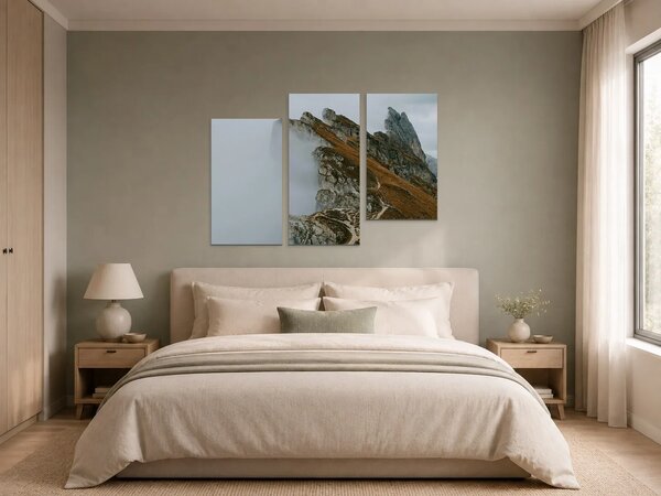 Osamělý turista v mlžných horách – Třídílný obraz C, 90 × 60 cm