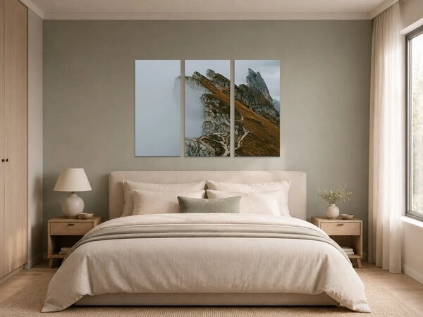 Osamělý turista v mlžných horách – Třídílný obraz A, 90 × 60 cm