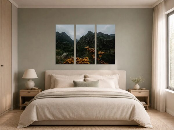 Mlhavé horské údolí s divokými květy – Třídílný obraz A, 90 × 60 cm