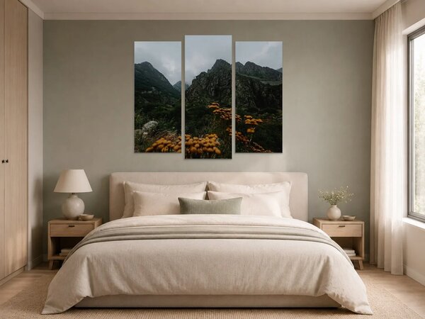 Mlhavé horské údolí s divokými květy – Třídílný obraz B, 120 × 100 cm
