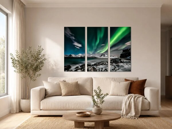Polární záře nad zimním pobřežím – Třídílný obraz A, 90 × 60 cm