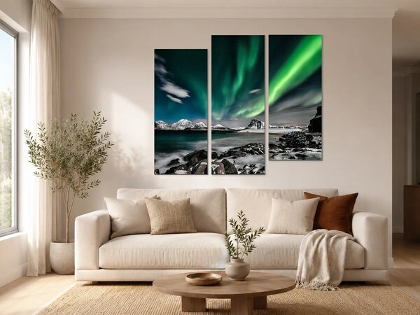 Polární záře nad zimním pobřežím – Třídílný obraz C, 120 × 100 cm
