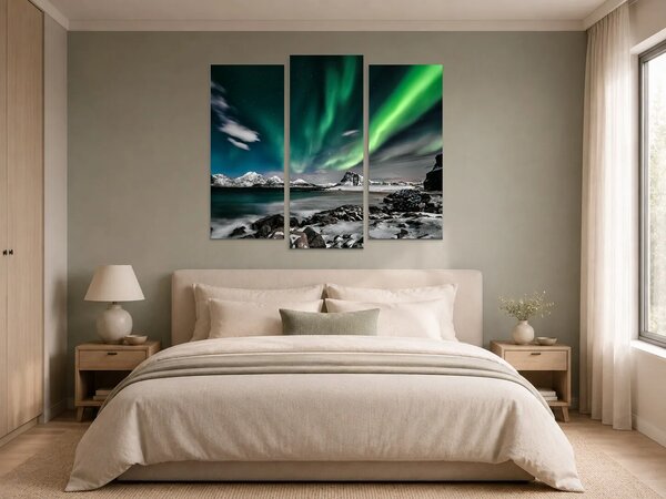 Polární záře nad zimním pobřežím – Třídílný obraz B, 120 × 100 cm