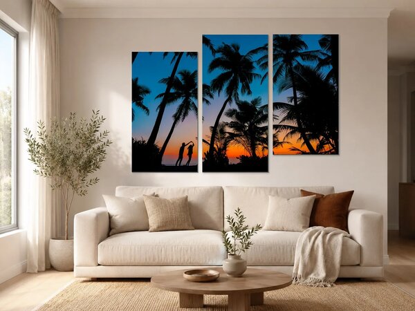 Silueta páru mezi palmami při západu slunce – Třídílný obraz C, 120 × 80 cm