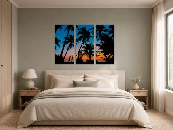 Silueta páru mezi palmami při západu slunce – Třídílný obraz A, 90 × 60 cm