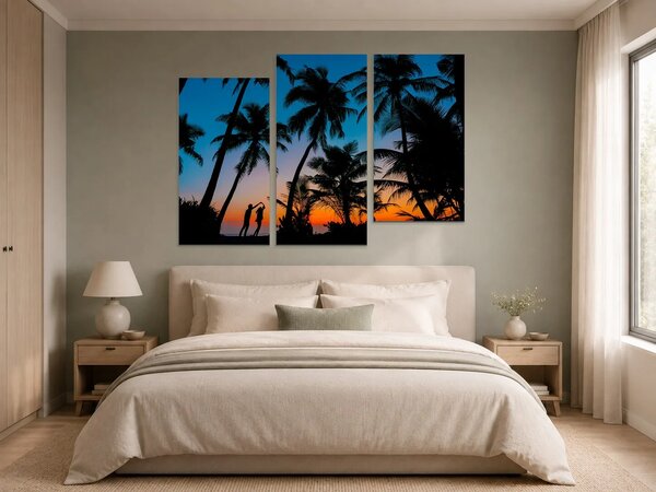 Silueta páru mezi palmami při západu slunce – Třídílný obraz C, 120 × 80 cm
