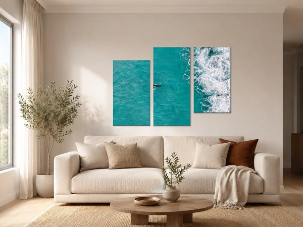 Surfaři v tyrkysových vlnách – Třídílný obraz C, 90 × 60 cm