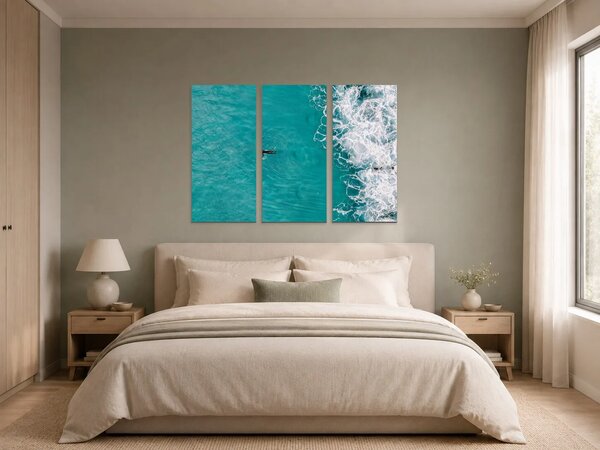 Surfaři v tyrkysových vlnách – Třídílný obraz A, 90 × 60 cm