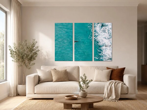 Surfaři v tyrkysových vlnách – Třídílný obraz A, 90 × 60 cm