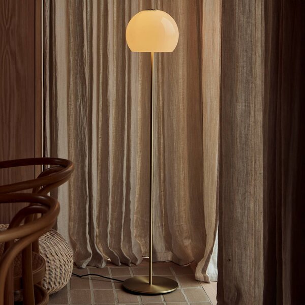 FRANDSEN Stojací lampa Ball Glass, pískově šedá, sklo, 130 cm, E27, Krémová / jantar, Obývací pokoj / jídelna, Sklo, Design