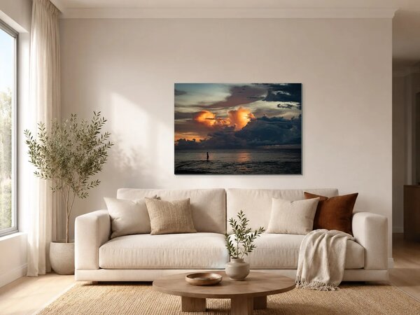 Silueta na pobřeží pod dramatickou oblohou – Jednodílný obraz, 70 × 50 cm