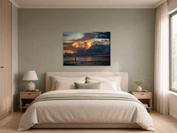 Silueta na pobřeží pod dramatickou oblohou – Jednodílný obraz, 70 × 50 cm