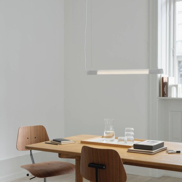 GEJST závěsné světlo Radent, bílé, délka 70 cm, G13 LED, Bílá / opál, Obývací pokoj / jídelna, kov
