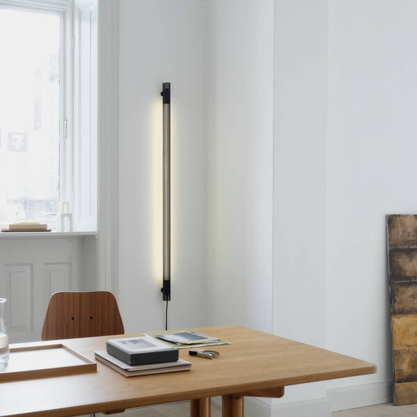GEJST Nástěnné světlo Radent, černé, výška 135 cm, G13 LED, Černá, Obývací pokoj / jídelna, kov