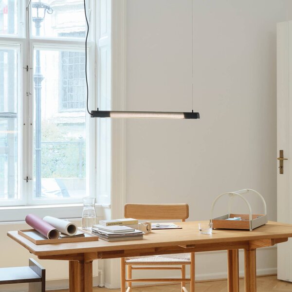 GEJST závěsné světlo Radent, černá, délka 70 cm, G13 LED, Černá, Obývací pokoj / jídelna, kov