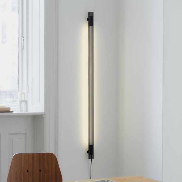 GEJST Nástěnné světlo Radent, černé, výška 135 cm, G13 LED, Černá, Obývací pokoj / jídelna, kov