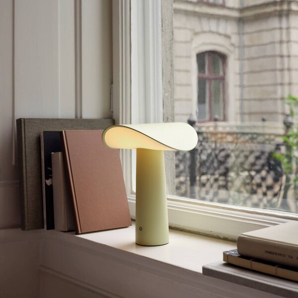 GEJST LED stolní lampa Lium, světle žlutá, 2 700 K, USB, stmívatelný, Žlutá / oranžová, Obývací pokoj / jídelna, kov, Moderní