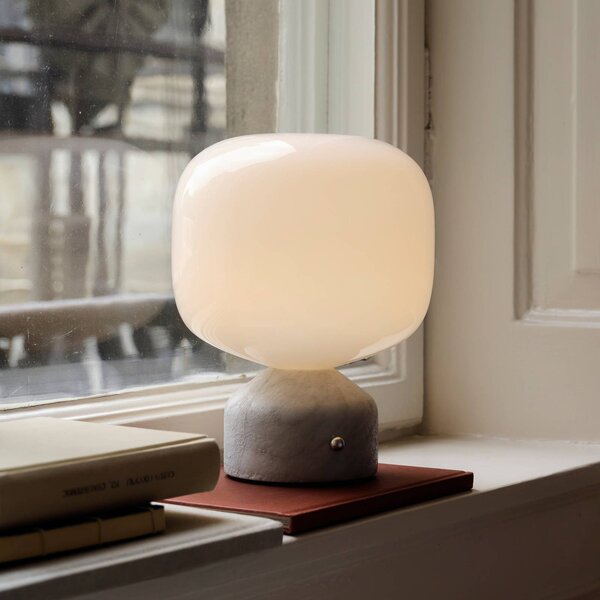 GEJST LED stolní lampa na baterie Meemo, mramorově bílá, sklo, USB, stmívatelný, Bílá / opál, Obývací pokoj / jídelna, Sklo