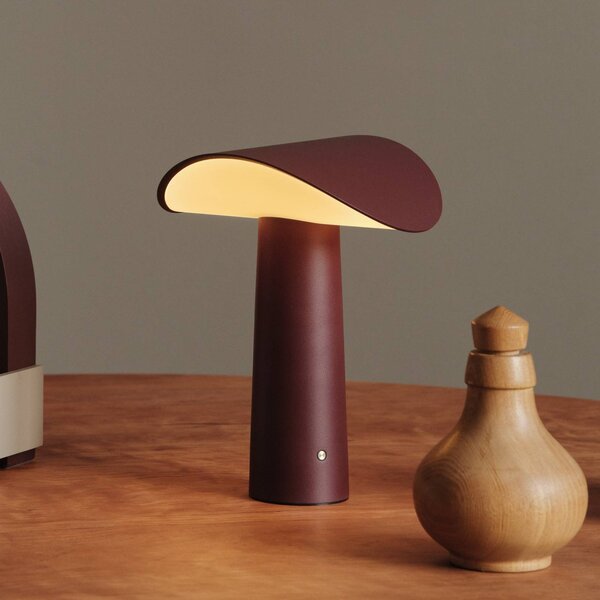 GEJST LED stolní lampa Lium, vínová, 2 700 K, USB, stmívatelný, Červená, Obývací pokoj / jídelna, kov, Moderní