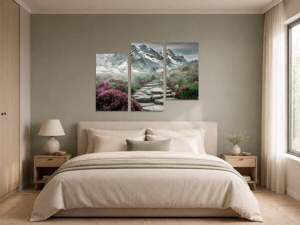 Horská stezka pod zasněženými štíty – Třídílný obraz C, 90 × 60 cm