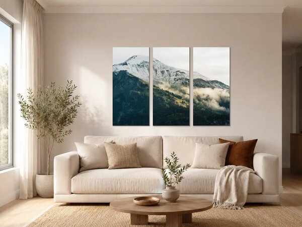 Zasněžený horský vrchol v mlze – Třídílný obraz A, 90 × 60 cm