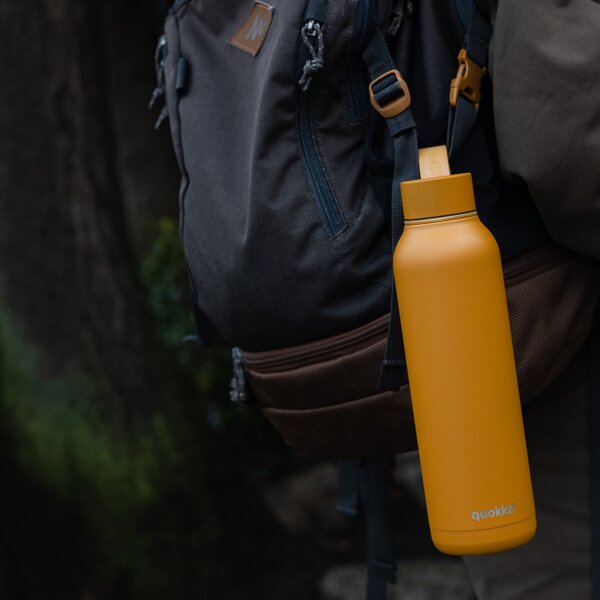 Nerezová termoláhev s poutkem Solid, 510ml, Quokka, mustard