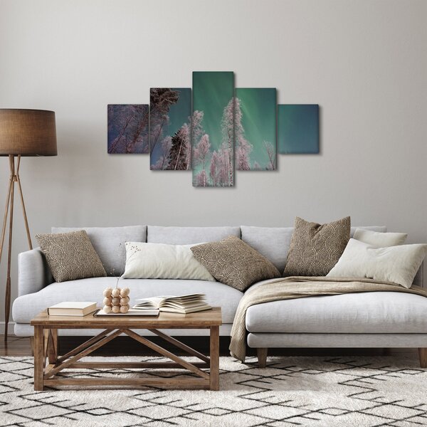 Obraz polární záře nad zmrzlými stromy (125x70 cm)